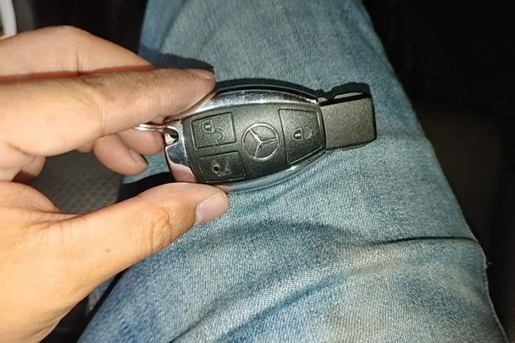 Used Mercedes-Benz GLC 2016 GLC 260 4MATIC Luxury Model Vehicle Key