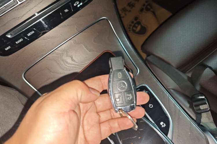 Used Mercedes-Benz GLC 2016 GLC 300 4MATIC Dynamic Model Vehicle Key