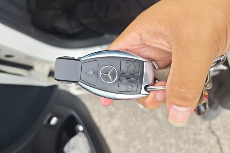 Used Mercedes-Benz GLC 2016 GLC 260 4MATIC Luxury Model Vehicle Key