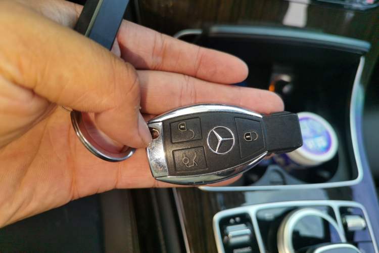 Used Mercedes-Benz GLC 2016 GLC 260 4MATIC Luxury Model Vehicle Key