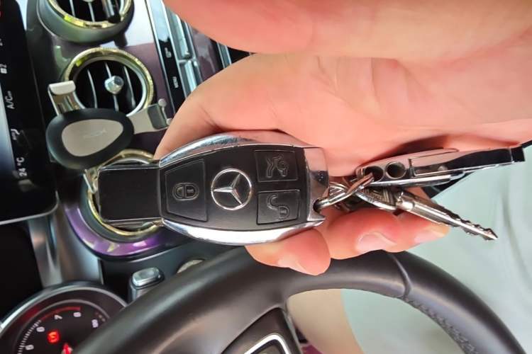 Used Mercedes-Benz GLC 2016 GLC 260 4MATIC Luxury Model Vehicle Key
