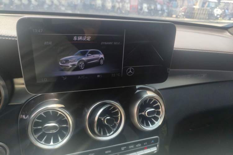 Used Mercedes-Benz GLC 2017 GLC 260 4MATIC Dynamic Edition Audio And AC Panel