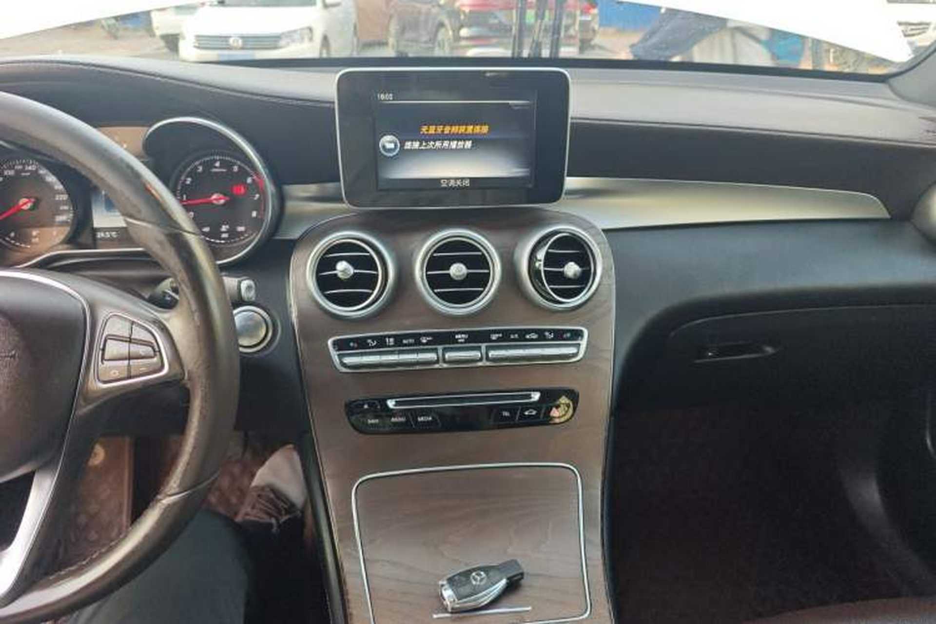 Used Mercedes-Benz GLC 2017 GLC 300 4MATIC Sport Edition Audio And AC Panel