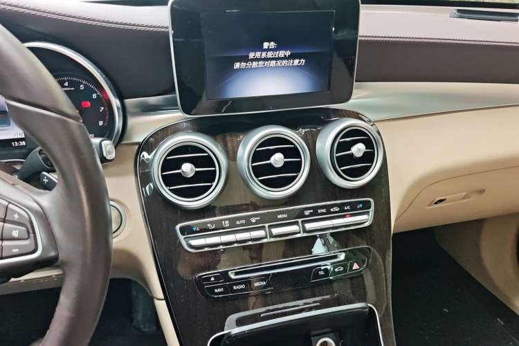 Used Mercedes-Benz GLC 2017 GLC 260 4MATIC Luxury Model Audio And AC Panel