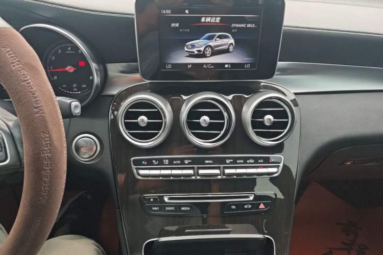 Used Mercedes-Benz GLC 2017 GLC 260 4MATIC Dynamic Edition Audio And AC Panel