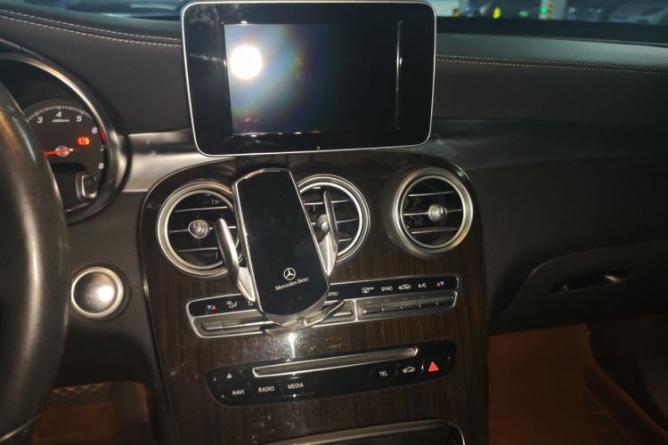 Used Mercedes-Benz GLC 2017 GLC 260 4MATIC Dynamic Edition Audio And AC Panel