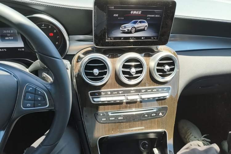 Used Mercedes-Benz GLC 2017 GLC 260 4MATIC Dynamic Edition Audio And AC Panel