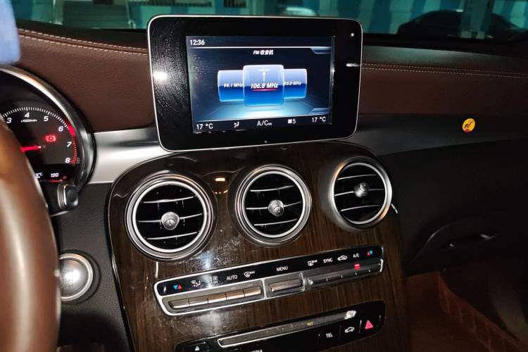 Used Mercedes-Benz GLC 2017 GLC 260 4MATIC Luxury Model Audio And AC Panel