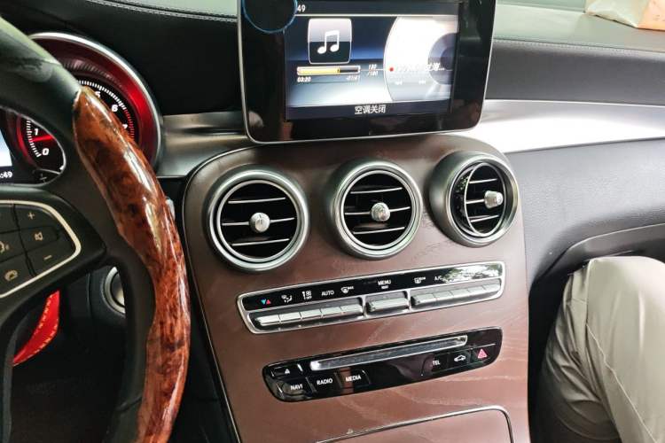 Used Mercedes-Benz GLC 2017 GLC 300 4MATIC Sport Edition Audio And AC Panel
