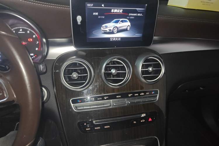 Used Mercedes-Benz GLC 2017 GLC 260 4MATIC Luxury Model Audio And AC Panel