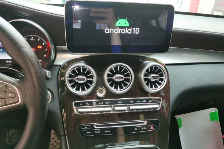 Used Mercedes-Benz GLC 2017 GLC 260 4MATIC Dynamic Edition Audio And AC Panel