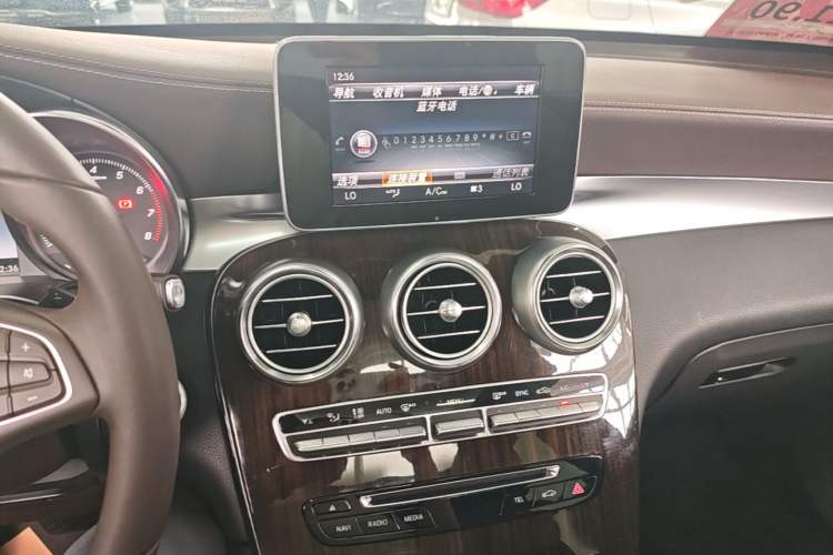 Used Mercedes-Benz GLC 2017 GLC 260 4MATIC Luxury Model Audio And AC Panel