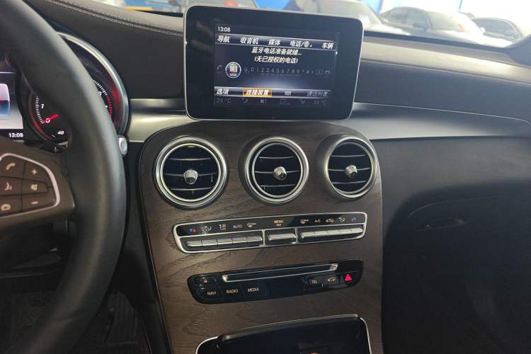 Used Mercedes-Benz GLC 2017 GLC 300 4MATIC Sport Edition Audio And AC Panel