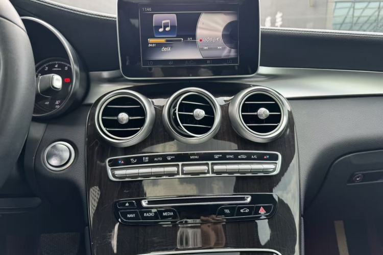Used Mercedes-Benz GLC 2017 GLC 260 4MATIC Dynamic Edition Audio And AC Panel