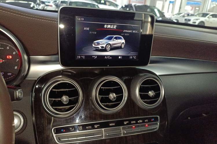 Used Mercedes-Benz GLC 2017 GLC 260 4MATIC Luxury Model Audio And AC Panel