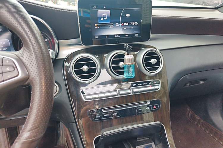 Used Mercedes-Benz GLC 2017 GLC 260 4MATIC Dynamic Edition Audio And AC Panel