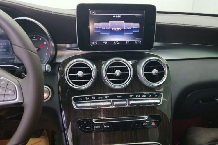 Used Mercedes-Benz GLC 2017 GLC 260 4MATIC Luxury Model Audio And AC Panel