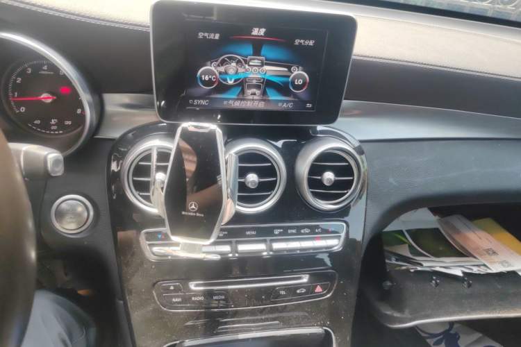 Used Mercedes-Benz GLC 2017 GLC 260 4MATIC Dynamic Edition Audio And AC Panel