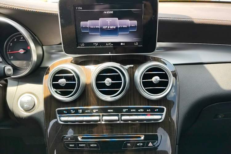 Used Mercedes-Benz GLC 2017 GLC 260 4MATIC Luxury Model Audio And AC Panel