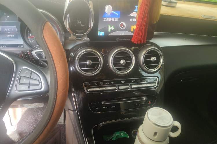 Used Mercedes-Benz GLC 2017 GLC 300 4MATIC Sport Edition Audio And AC Panel