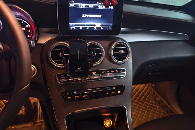 Used Mercedes-Benz GLC 2017 GLC 300 4MATIC Sport Edition Audio And AC Panel