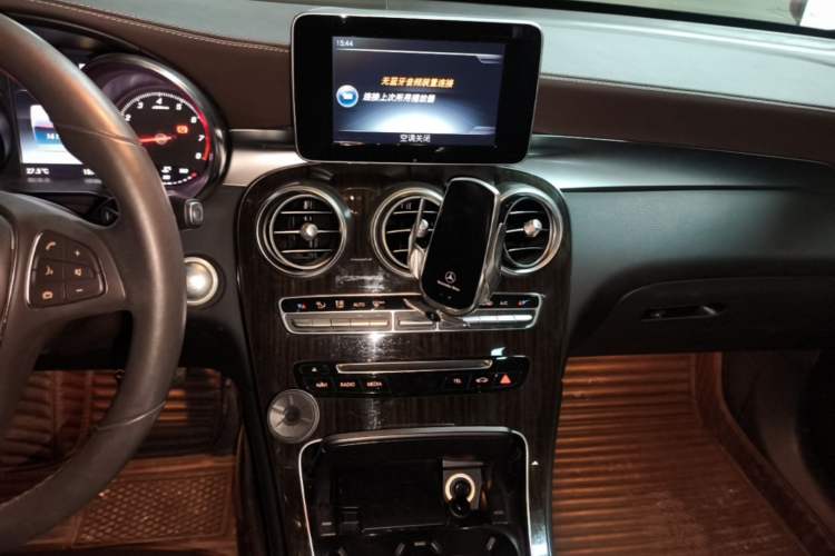 Used Mercedes-Benz GLC 2017 GLC 260 4MATIC Dynamic Edition Audio And AC Panel