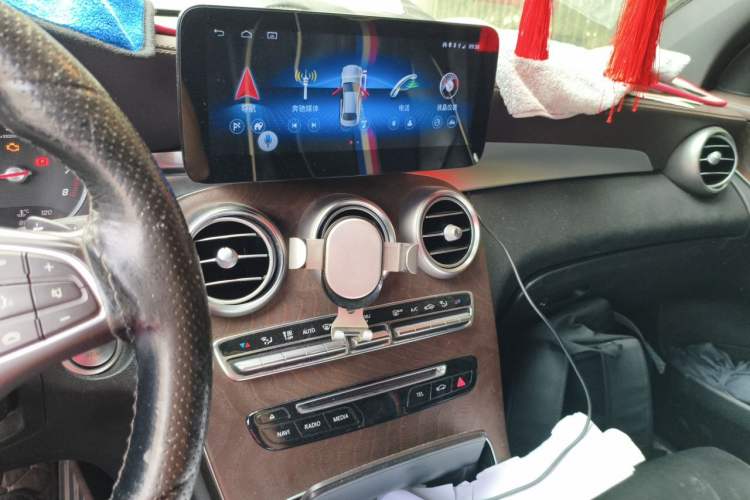 Used Mercedes-Benz GLC 2017 GLC 300 4MATIC Sport Edition Audio And AC Panel