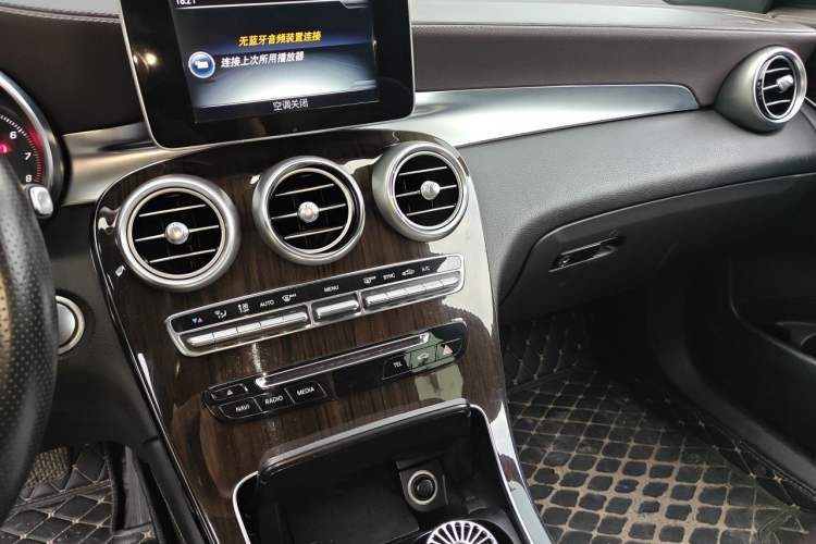 Used Mercedes-Benz GLC 2017 GLC 260 4MATIC Luxury Model Audio And AC Panel