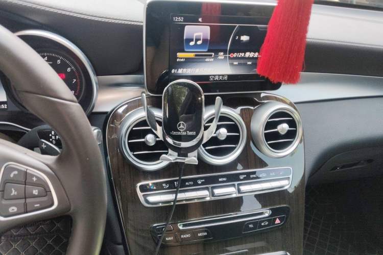 Used Mercedes-Benz GLC 2017 GLC 260 4MATIC Dynamic Edition Audio And AC Panel