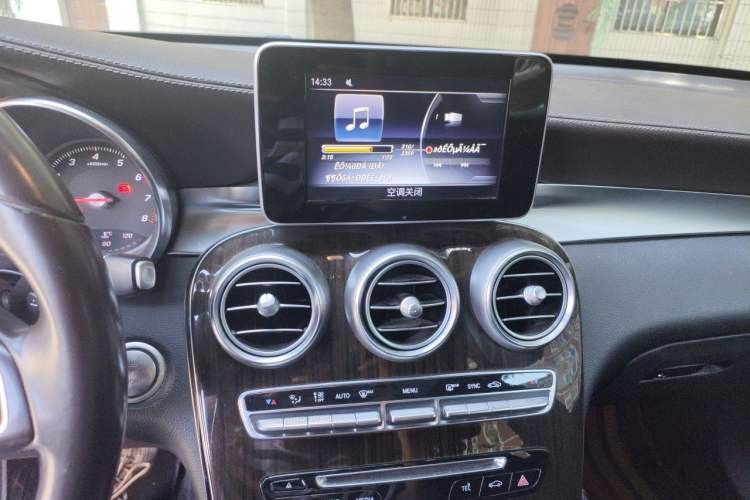 Used Mercedes-Benz GLC 2017 GLC 260 4MATIC Dynamic Edition Audio And AC Panel