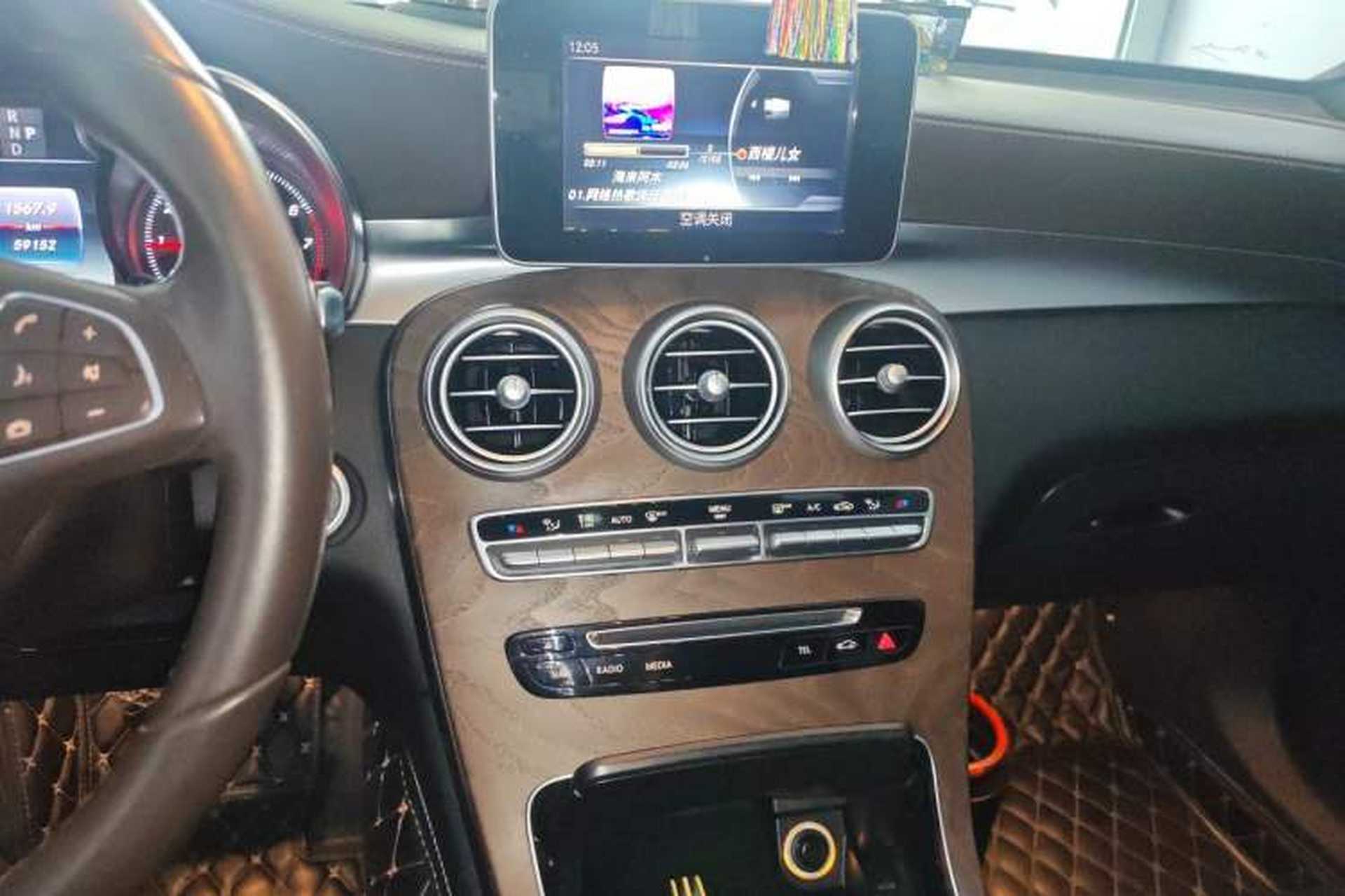 Used Mercedes-Benz GLC 2017 GLC 300 4MATIC Sport Edition Audio And AC Panel