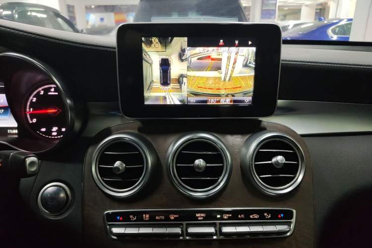 Used Mercedes-Benz GLC 2017 GLC 300 4MATIC Sport Edition Audio And AC Panel
