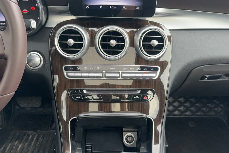 Used Mercedes-Benz GLC 2017 GLC 260 4MATIC Dynamic Edition Audio And AC Panel