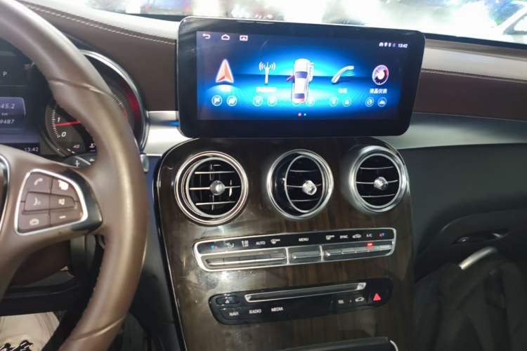 Used Mercedes-Benz GLC 2017 GLC 260 4MATIC Luxury Model Audio And AC Panel