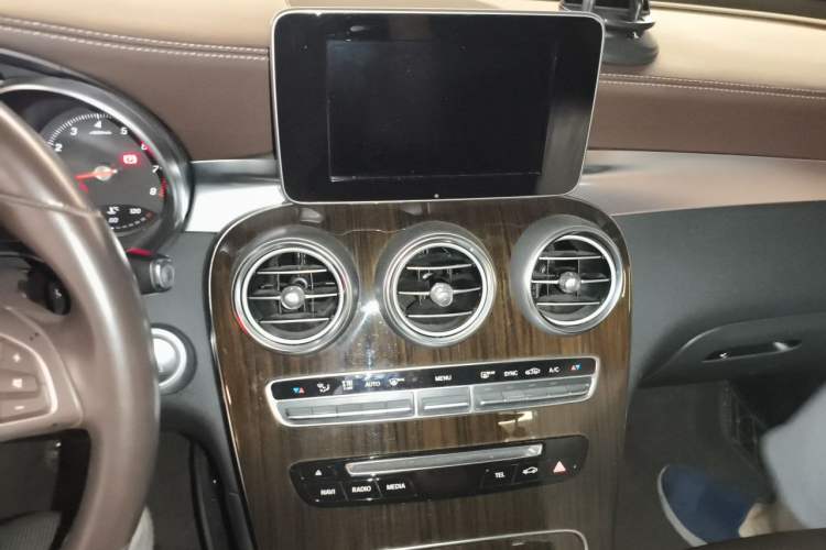 Used Mercedes-Benz GLC 2017 GLC 260 4MATIC Luxury Model Audio And AC Panel