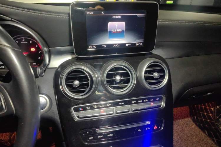 Used Mercedes-Benz GLC 2017 GLC 260 4MATIC Luxury Model Audio And AC Panel