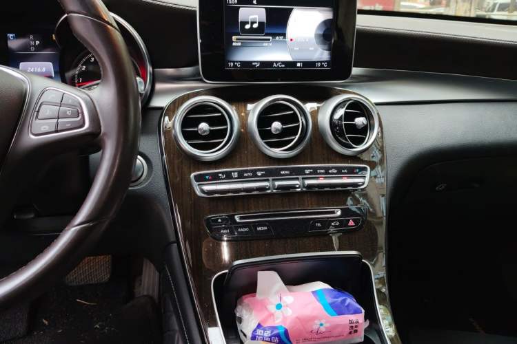 Used Mercedes-Benz GLC 2017 GLC 260 4MATIC Dynamic Edition Audio And AC Panel