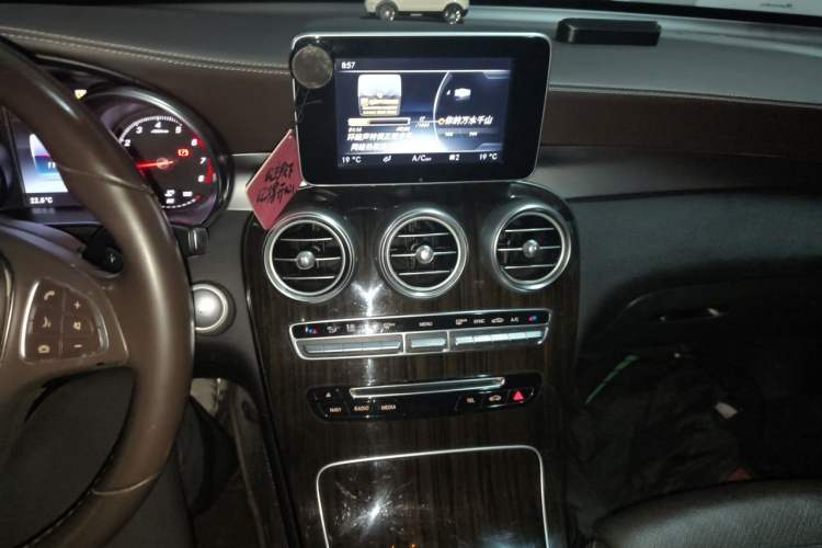 Used Mercedes-Benz GLC 2017 GLC 260 4MATIC Luxury Model Audio And AC Panel