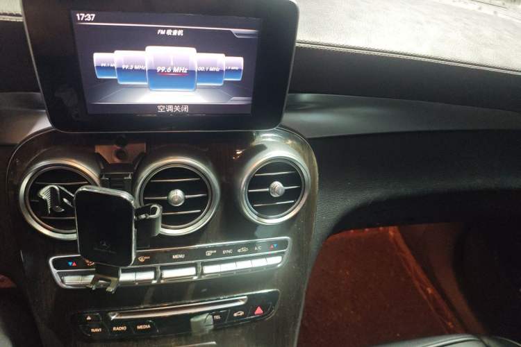 Used Mercedes-Benz GLC 2017 GLC 260 4MATIC Dynamic Edition Audio And AC Panel
