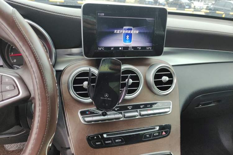 Used Mercedes-Benz GLC 2017 GLC 300 4MATIC Sport Edition Audio And AC Panel