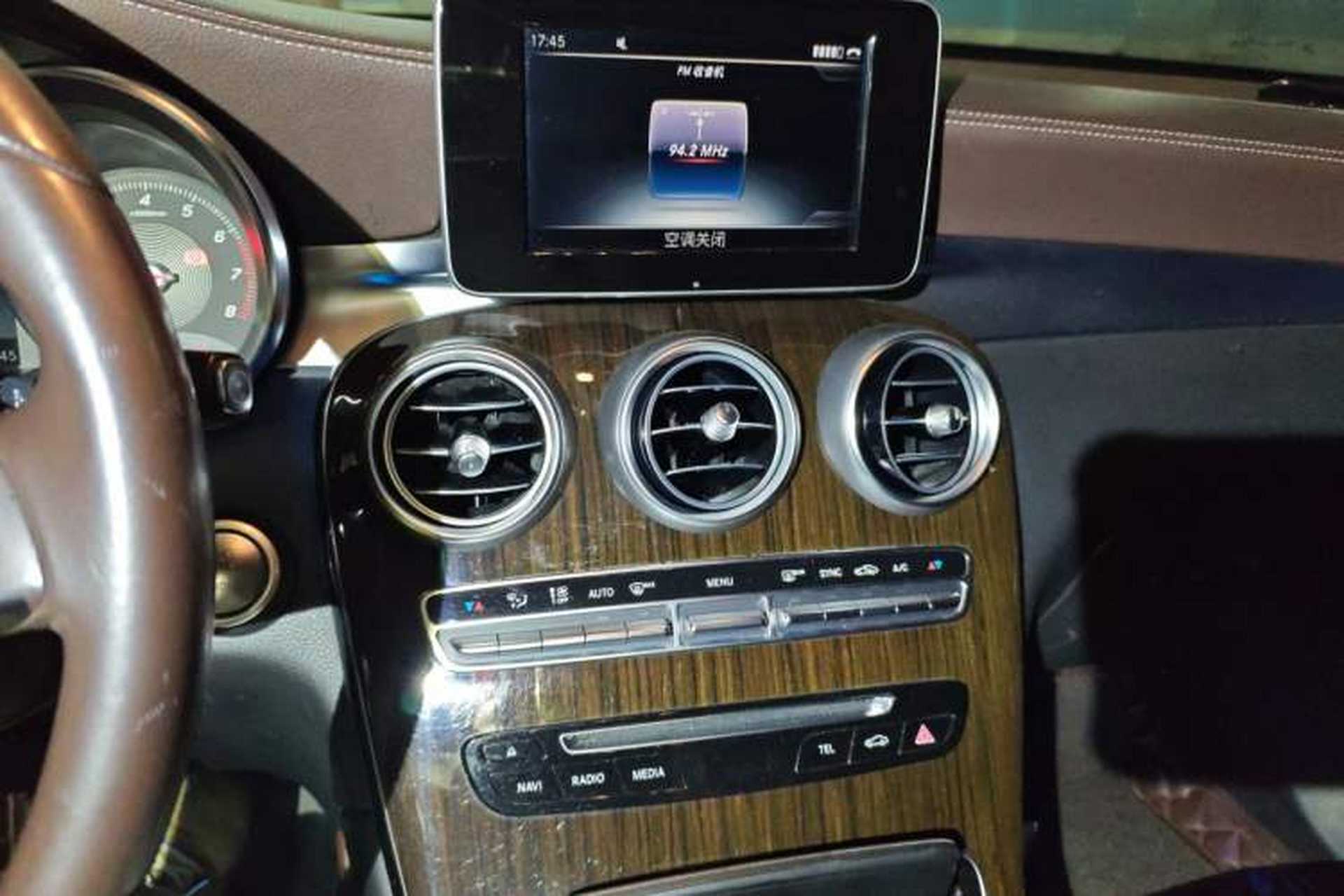 Used Mercedes-Benz GLC 2017 GLC 260 4MATIC Dynamic Edition Audio And AC Panel