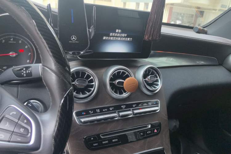 Used Mercedes-Benz GLC 2017 GLC 300 4MATIC Sport Edition Audio And AC Panel