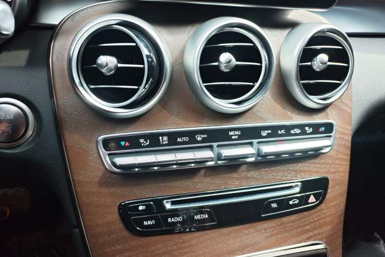 Used Mercedes-Benz GLC 2017 GLC 300 4MATIC Luxury Model Audio And AC Panel