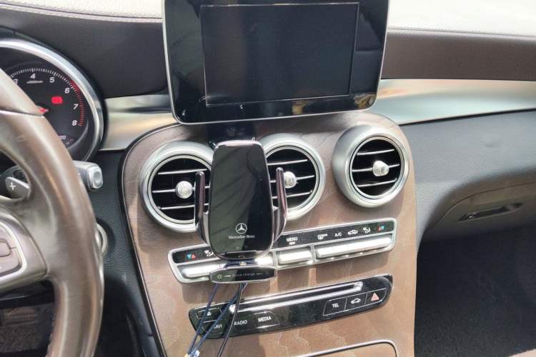 Used Mercedes-Benz GLC 2017 GLC 300 4MATIC Sport Edition Audio And AC Panel