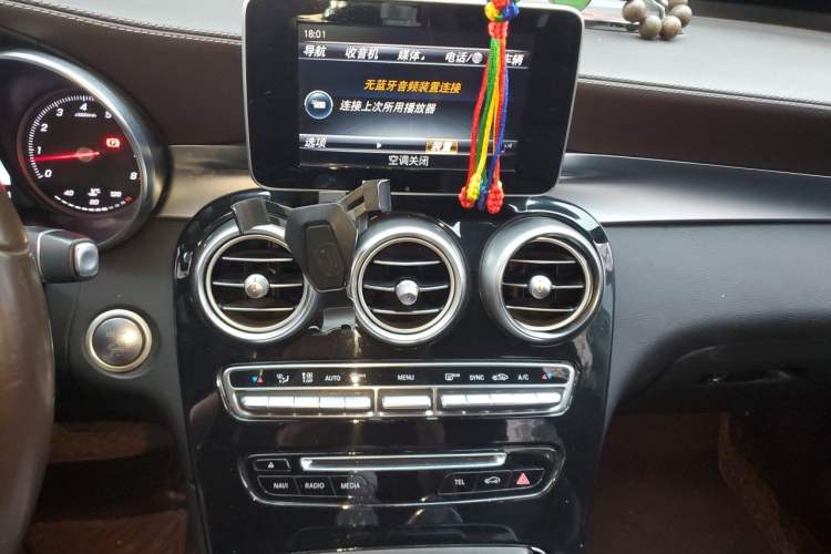Used Mercedes-Benz GLC 2017 GLC 260 4MATIC Dynamic Edition Audio And AC Panel