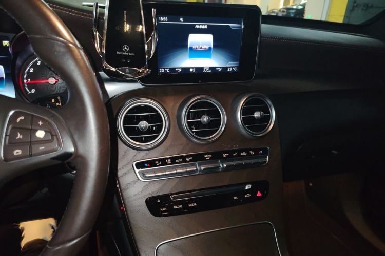Used Mercedes-Benz GLC 2017 GLC 300 4MATIC Sport Edition Audio And AC Panel