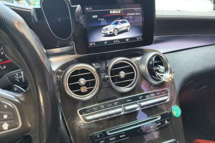 Used Mercedes-Benz GLC 2017 GLC 260 4MATIC Luxury Model Audio And AC Panel