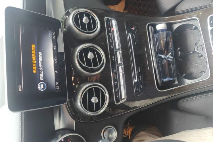 Used Mercedes-Benz GLC 2017 GLC 260 4MATIC Dynamic Edition Audio And AC Panel