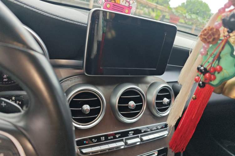 Used Mercedes-Benz GLC 2017 GLC 300 4MATIC Sport Edition Audio And AC Panel