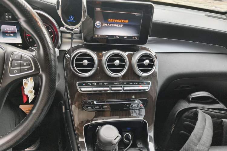 Used Mercedes-Benz GLC 2017 GLC 260 4MATIC Dynamic Edition Audio And AC Panel